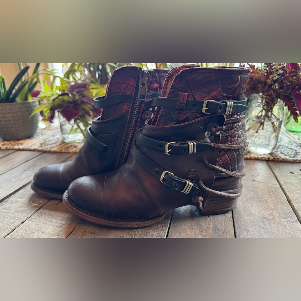 Freebird Crue in Wine Croc